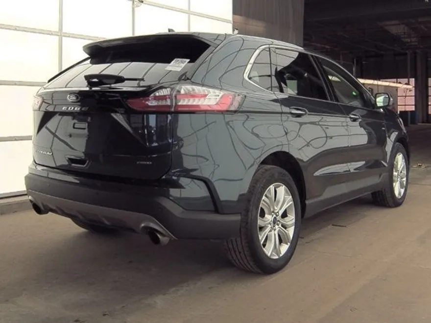2022 Ford Edge Titanium photo 3