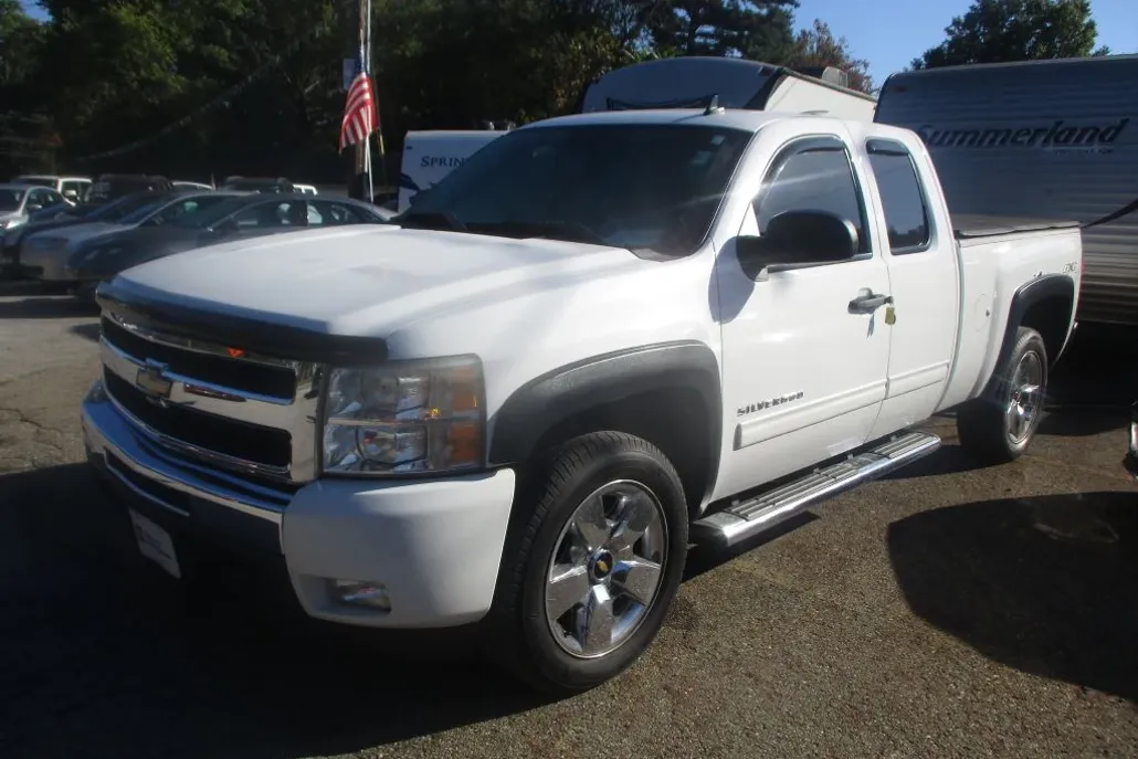2011 Chevrolet Silverado 1500 LT photo 1