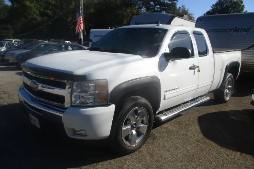 2011 Chevrolet Silverado 1500 LT photo 1