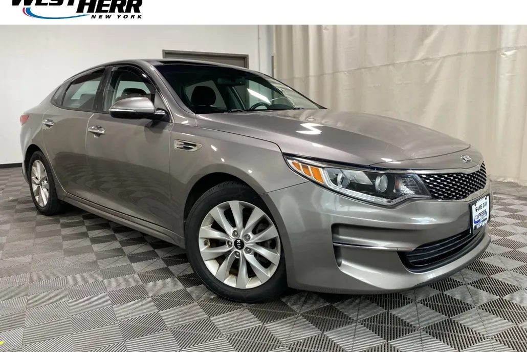 2016 Kia Optima EX photo 1