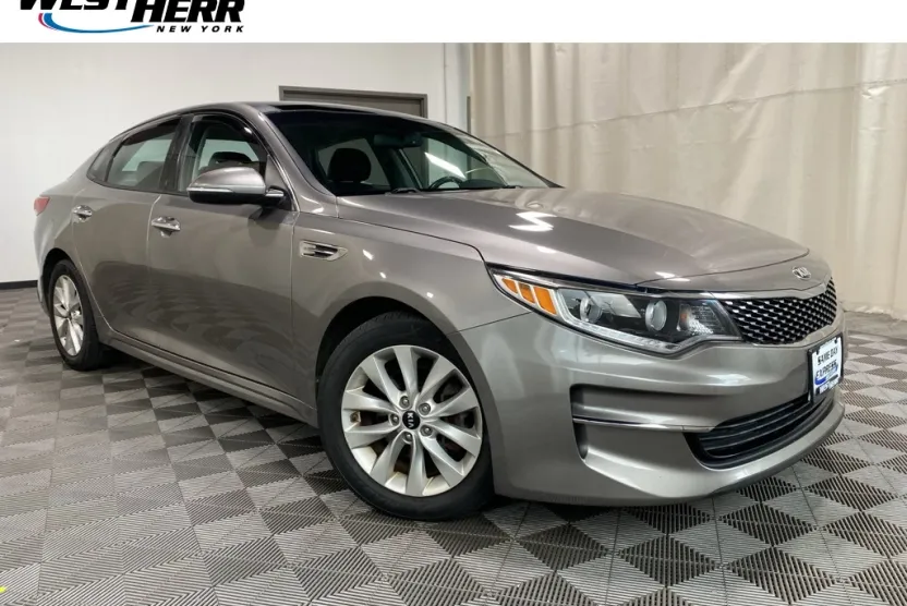 2016 Kia Optima EX photo 1