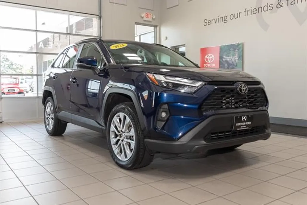 2022 Toyota RAV4 XLE Premium photo 1