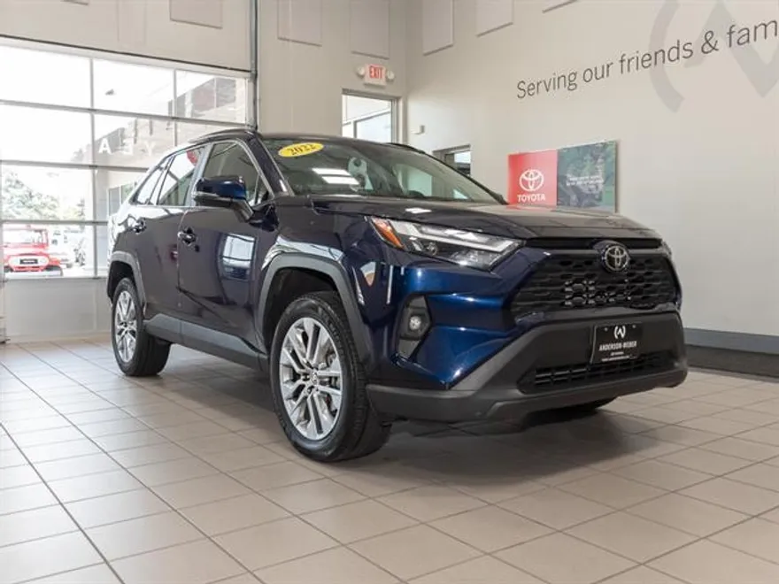 2022 Toyota RAV4 XLE Premium photo 1