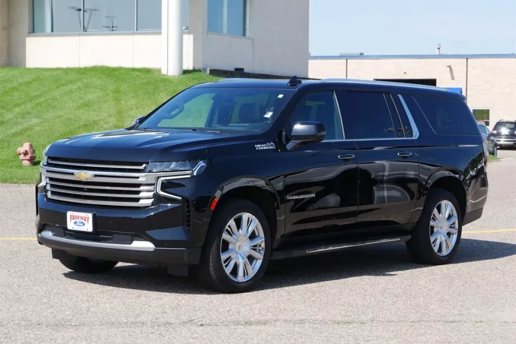 2023 Chevrolet Suburban High Country photo 1