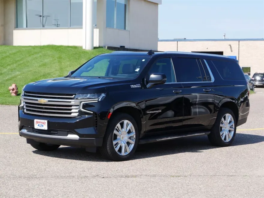 2023 Chevrolet Suburban High Country photo 1