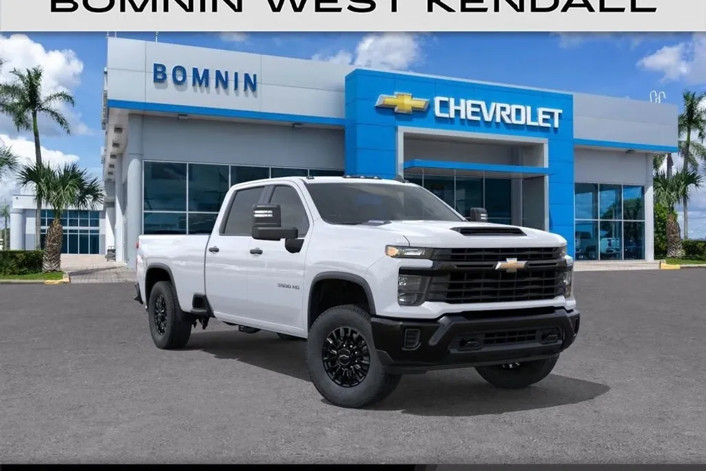 2025 Chevrolet Silverado 3500HD photo 1