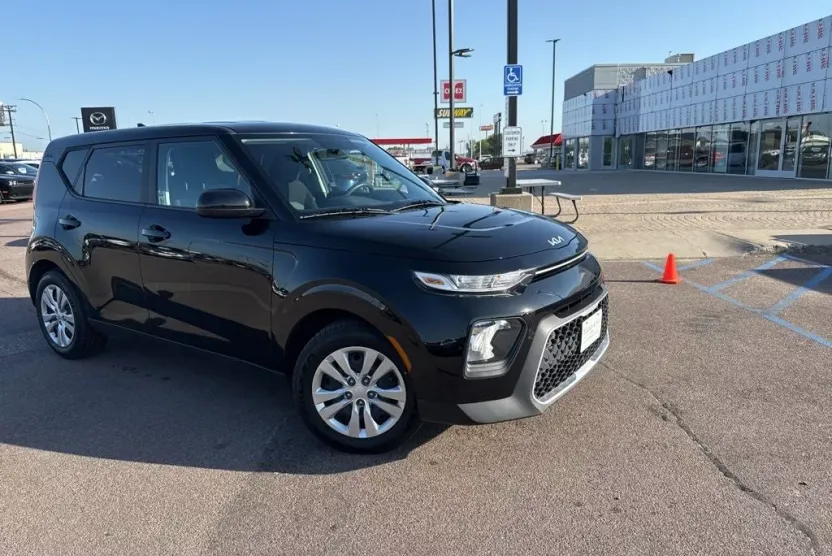 2022 Kia Soul LX photo 1