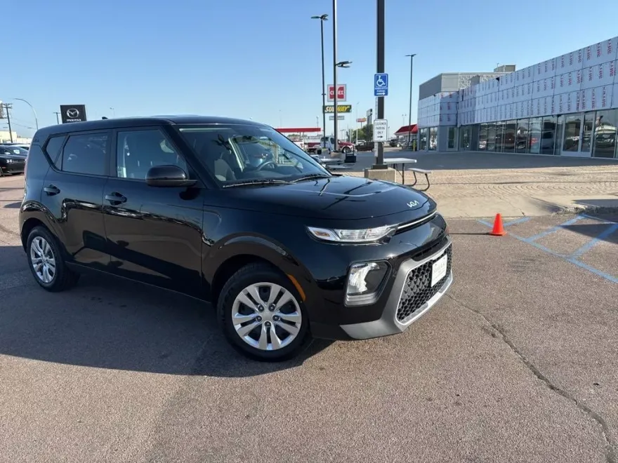 2022 Kia Soul LX photo 1