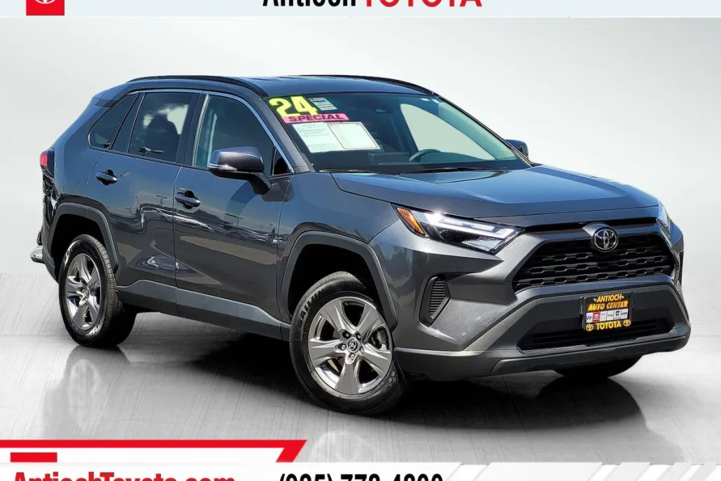 2024 Toyota RAV4 XLE photo 1