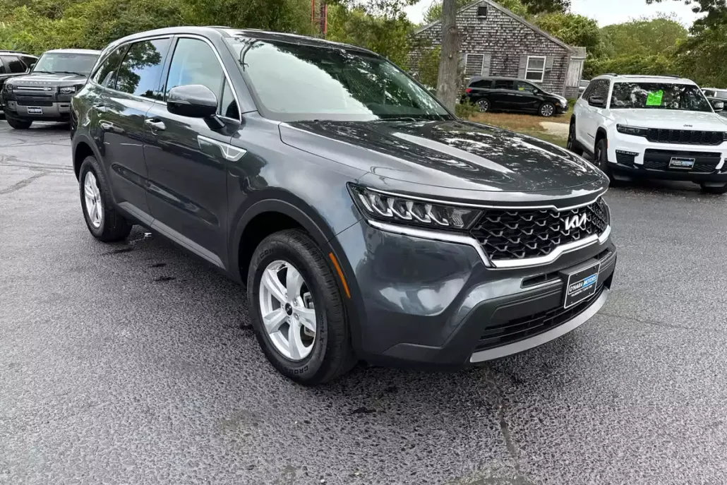 2023 Kia Sorento LX photo 1