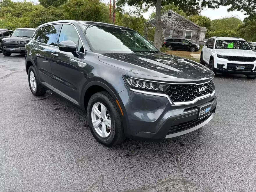 2023 Kia Sorento LX photo 1