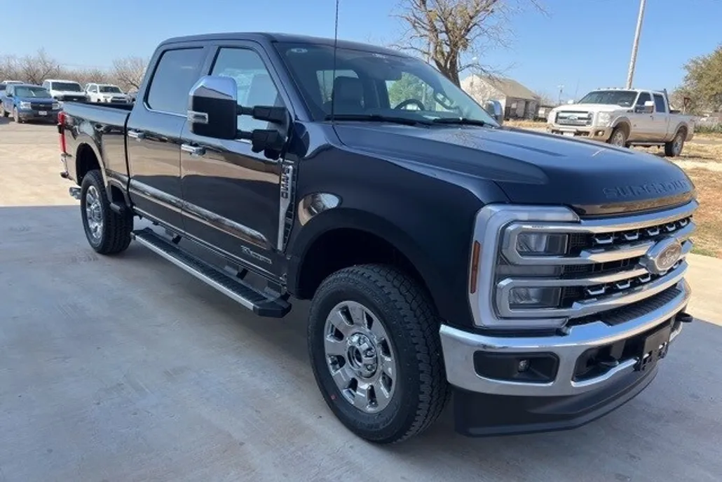 2025 Ford F-250 Lariat photo 1