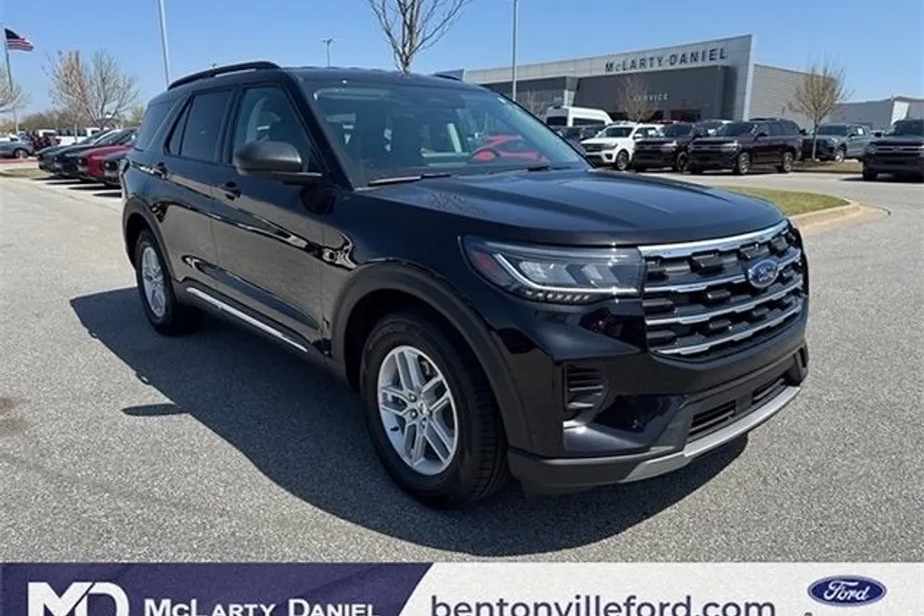 2025 Ford Explorer photo 1