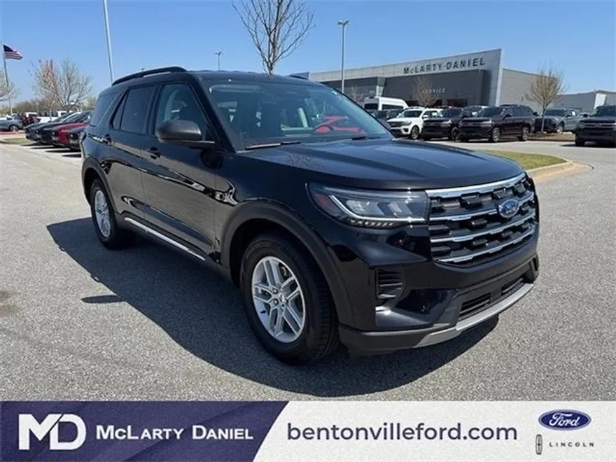 2025 Ford Explorer photo 1