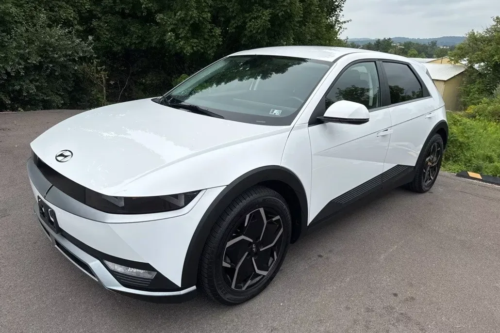 2022 Hyundai Ioniq 5 SE photo 1