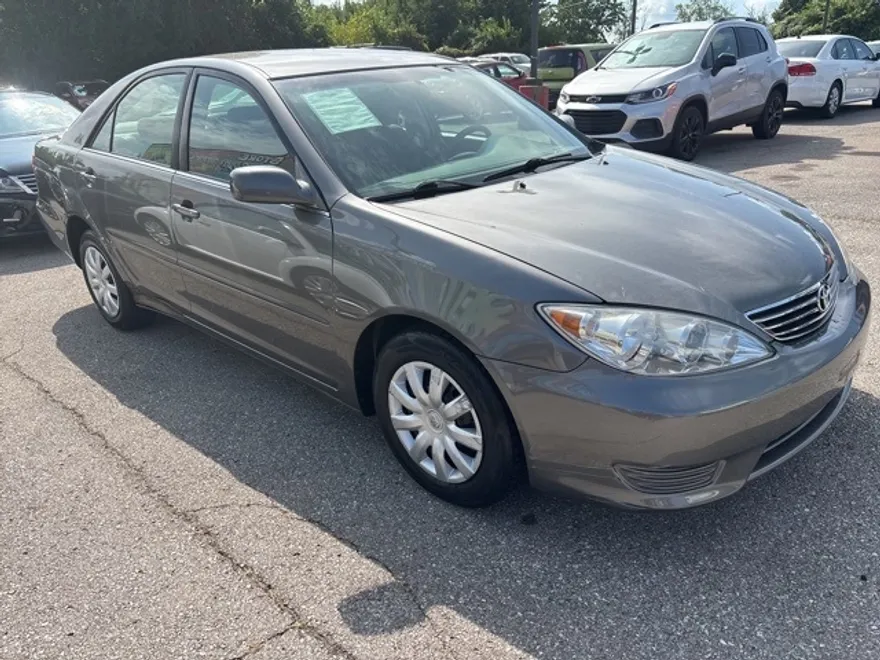2005 Toyota Camry LE photo 1