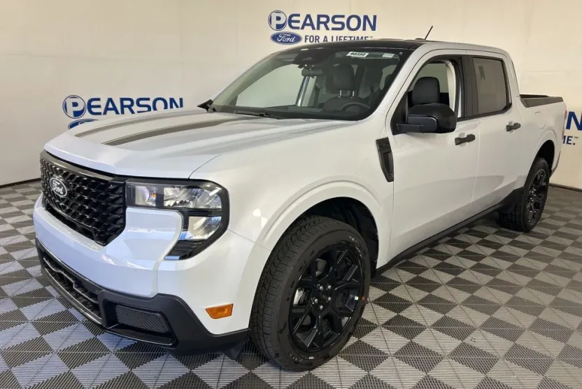 2025 Ford Maverick XLT photo 1