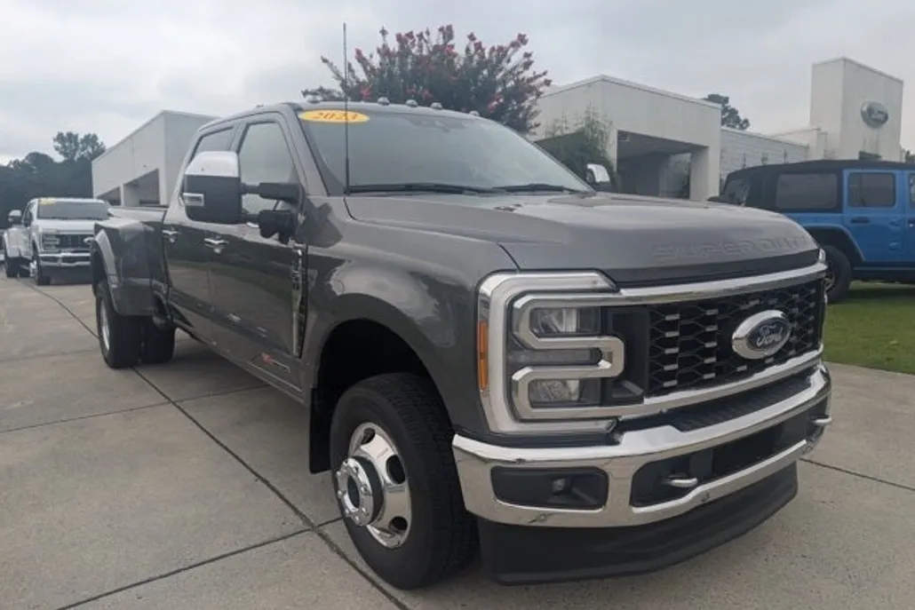 2023 Ford F-350 photo 1