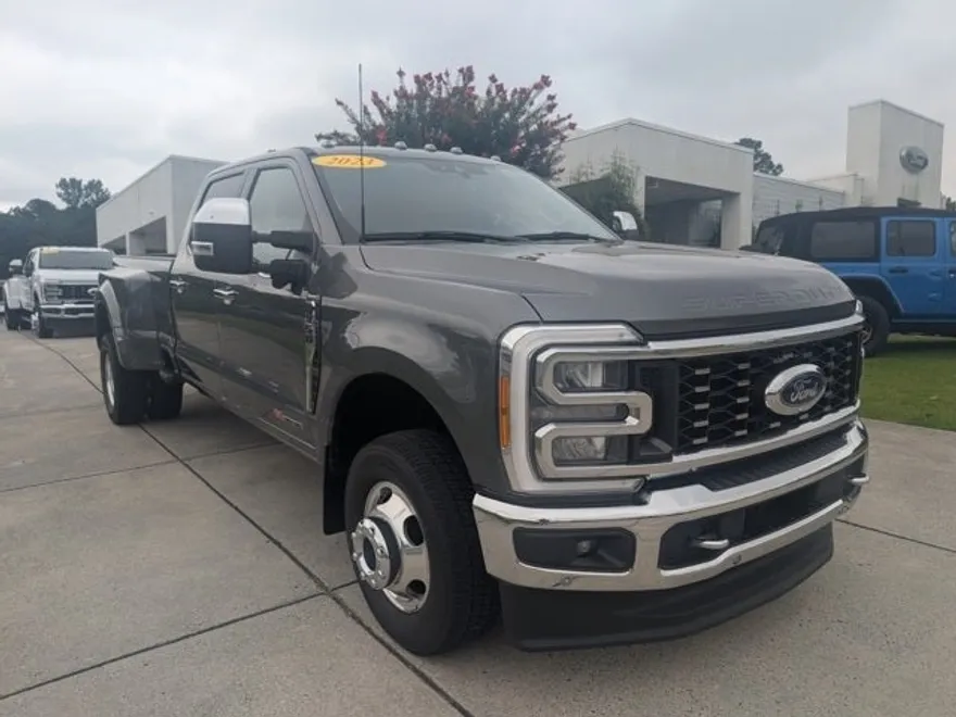 2023 Ford F-350 photo 1