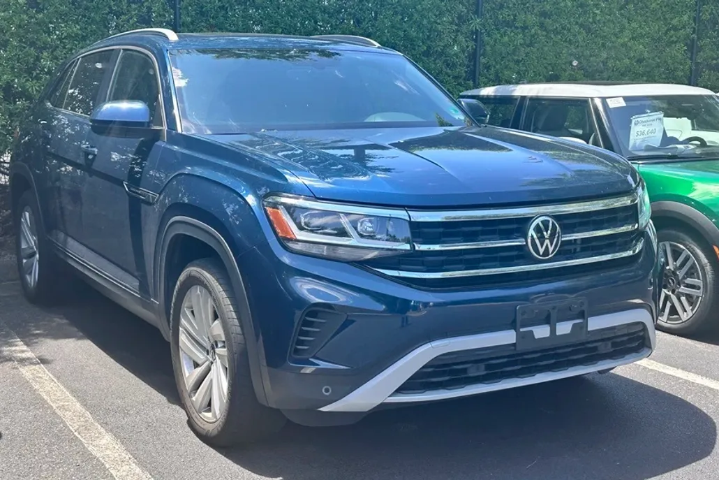2022 Volkswagen Atlas Cross Sport V6 SE Technology photo 1