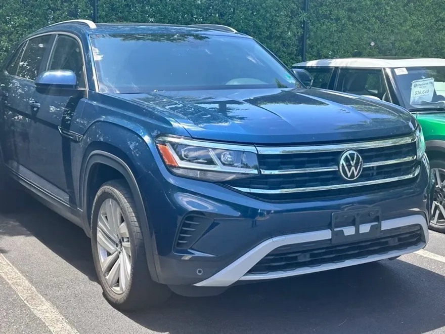2022 Volkswagen Atlas Cross Sport V6 SE Technology photo 1