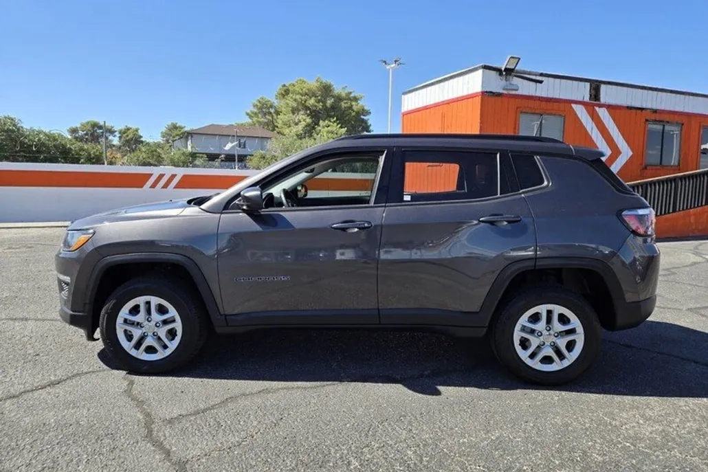 2018 Jeep Compass Sport photo 1