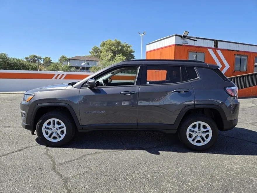 2018 Jeep Compass Sport photo 1