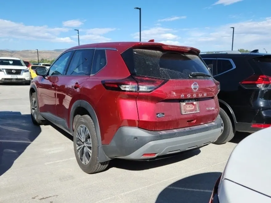 2021 Nissan Rogue SV photo 1