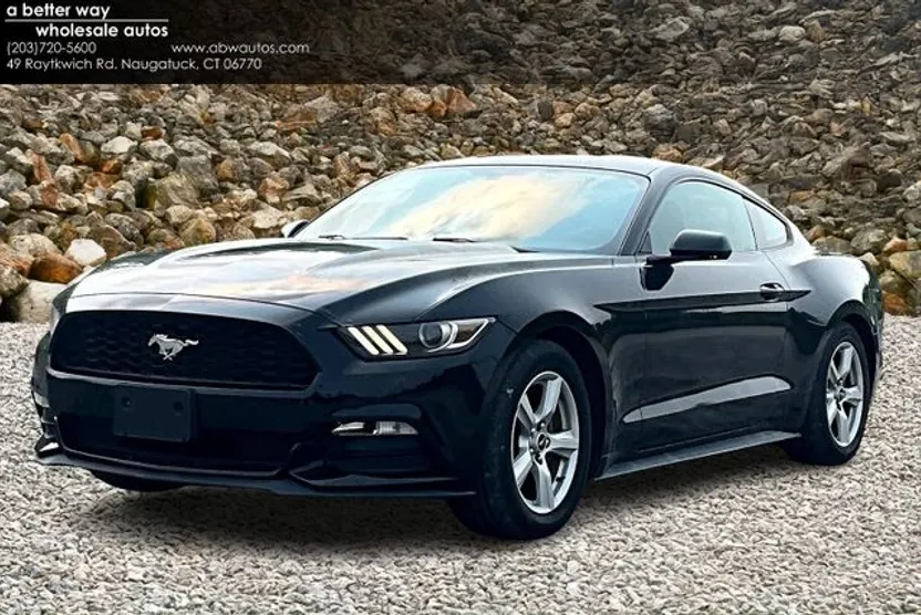 2016 Ford Mustang V6 photo 1