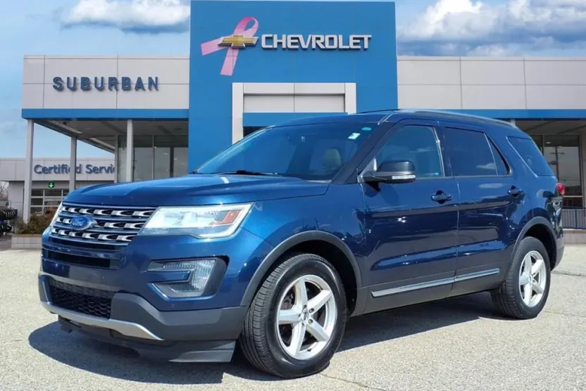 2016 Ford Explorer XLT photo 1