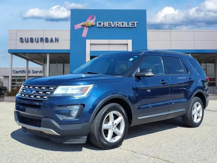 2016 Ford Explorer XLT photo 1