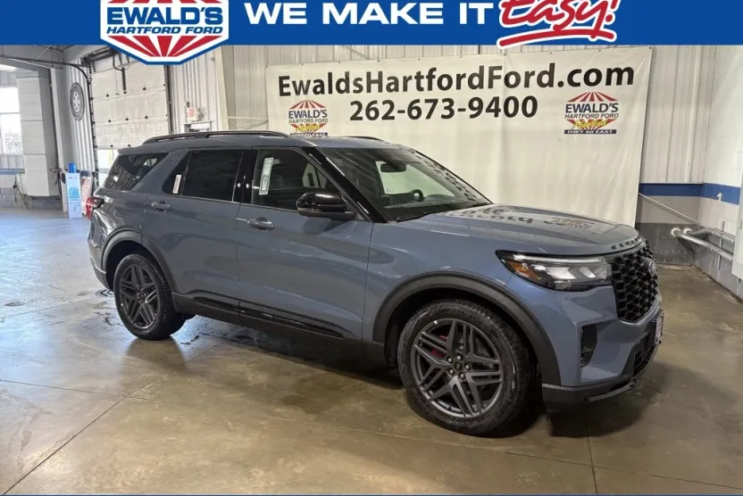 2025 Ford Explorer ST photo 1