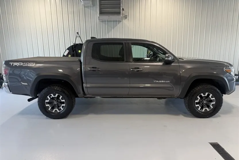 2021 Toyota Tacoma TRD Sport photo 1