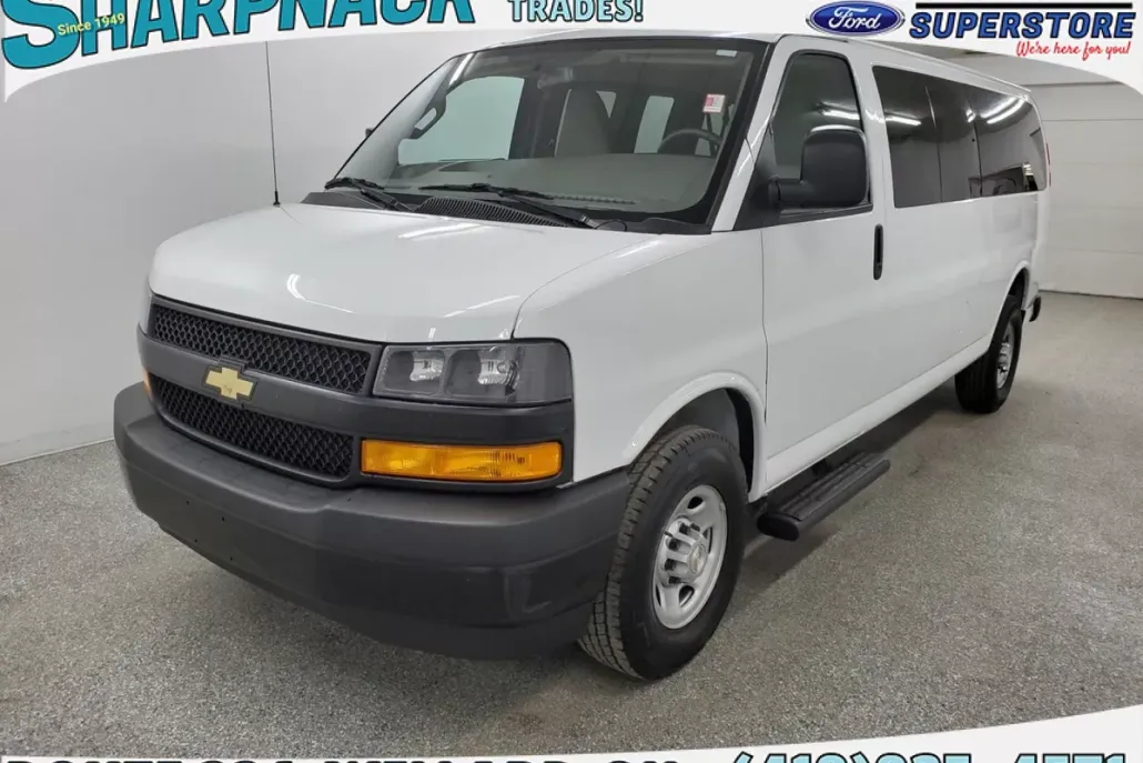 2022 Chevrolet Express Passenger LS photo 1