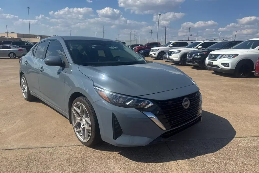 2024 Nissan Sentra SV photo 1