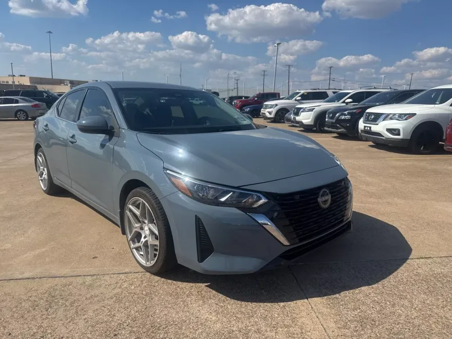 2024 Nissan Sentra SV photo 1