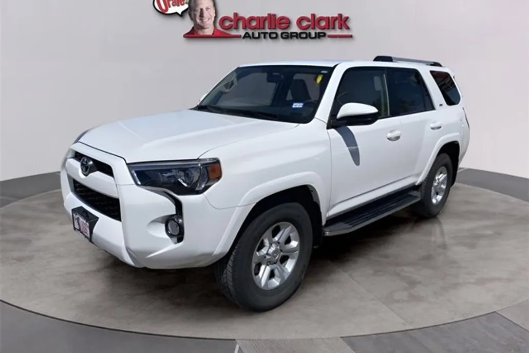2019 Toyota 4Runner SR5 photo 1