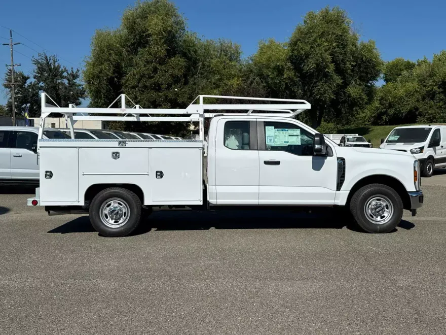 2025 Ford F-250 XL photo 1