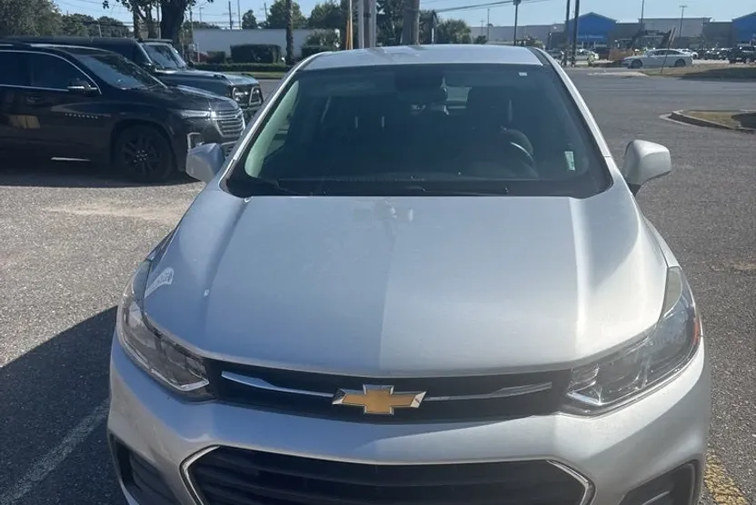 2018 Chevrolet Trax LS photo 1
