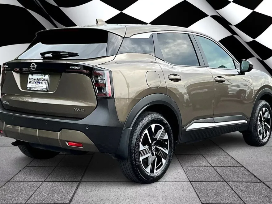 2025 Nissan Kicks SV photo 1