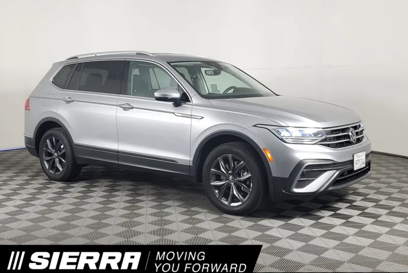 2023 Volkswagen Tiguan SE photo 1