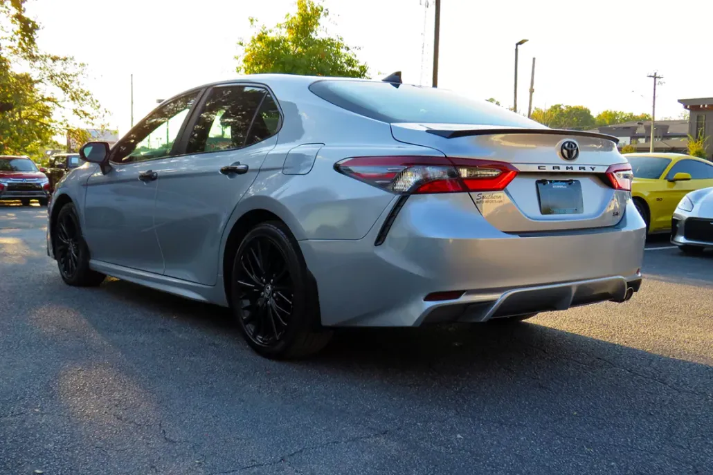 2021 Toyota Camry SE photo 1