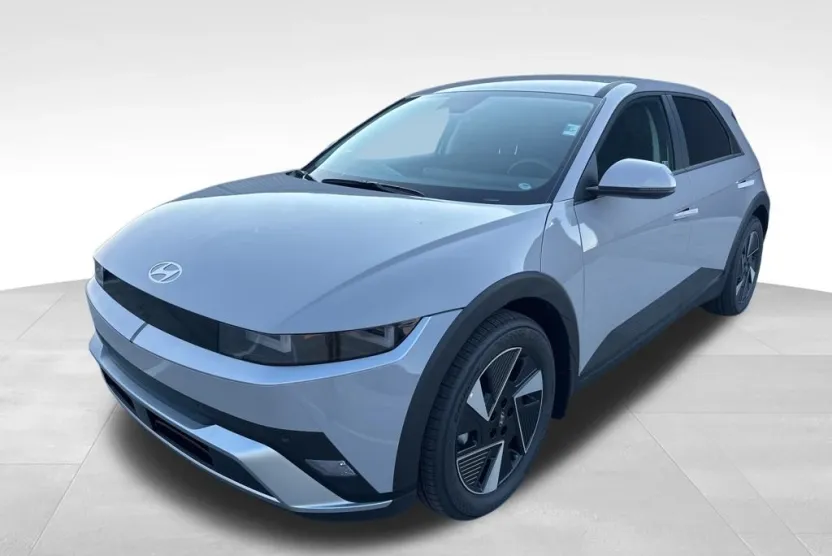 2025 Hyundai Ioniq 5 SE Standard Range photo 1