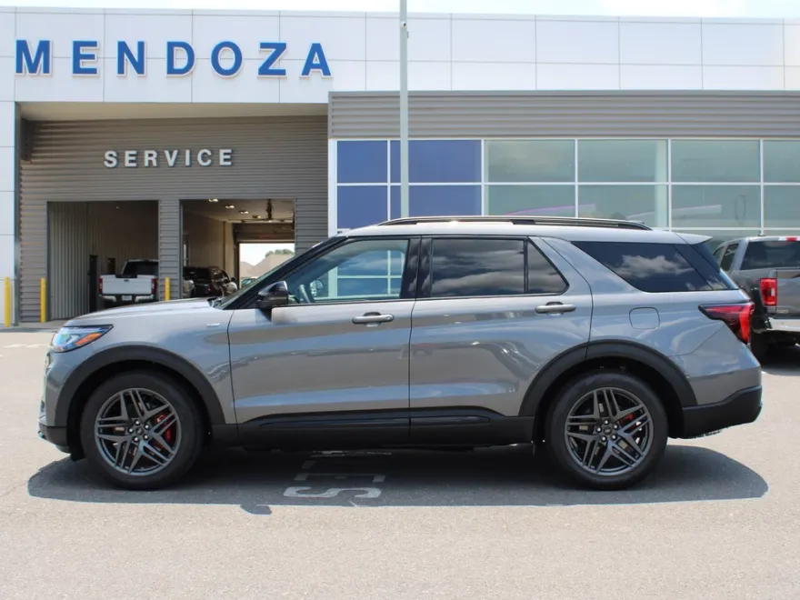 2025 Ford Explorer ST-Line photo 1