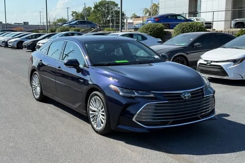2021 Toyota Avalon Hybrid Limited photo 1