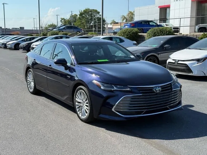 2021 Toyota Avalon Hybrid Limited photo 1