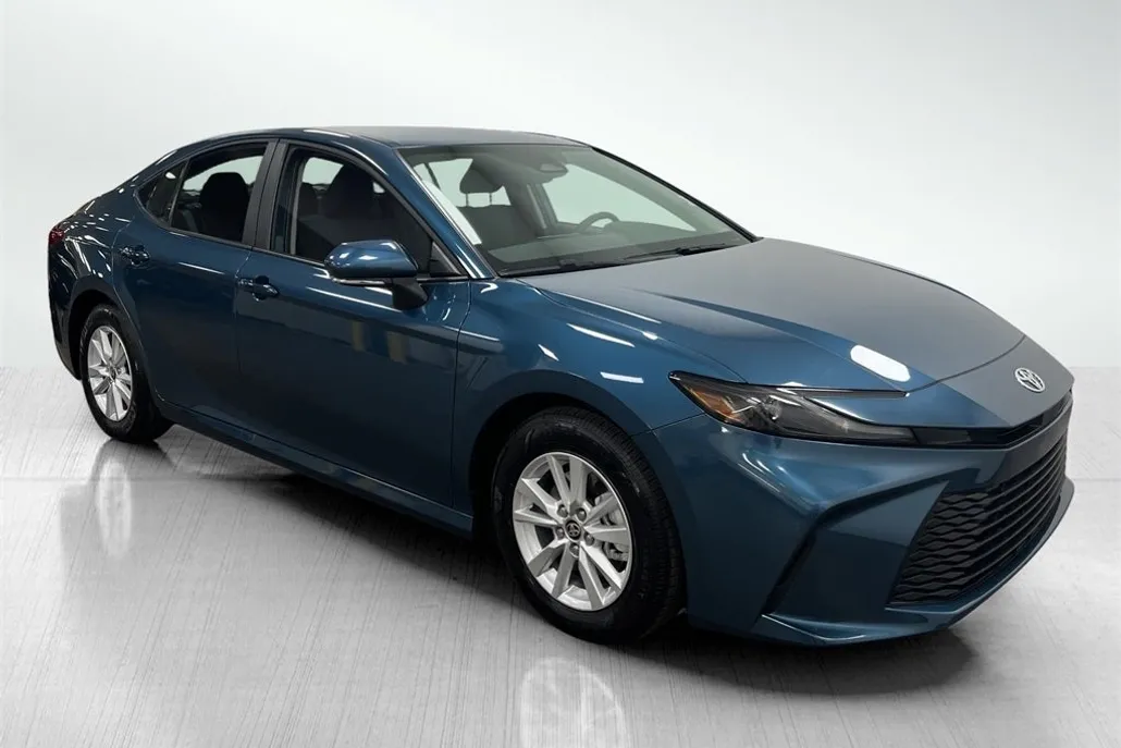 2025 Toyota Camry LE photo 1