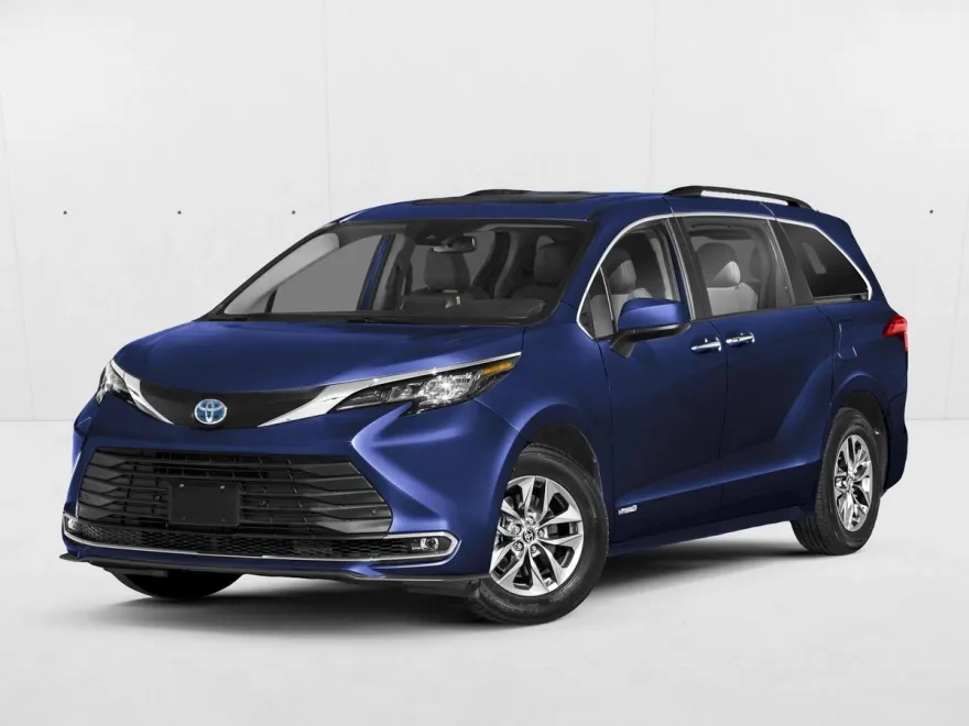 2025 Toyota Sienna XLE photo 1