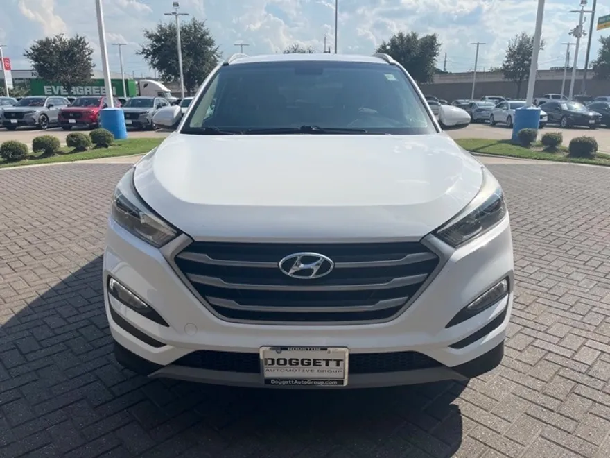 2017 Hyundai Tucson Sport photo 1