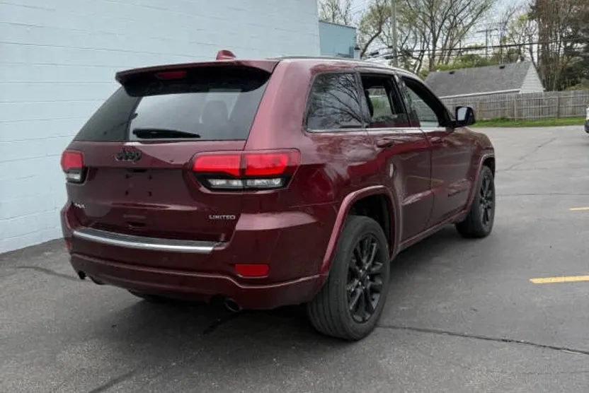 2019 Jeep Grand Cherokee Altitude photo 1